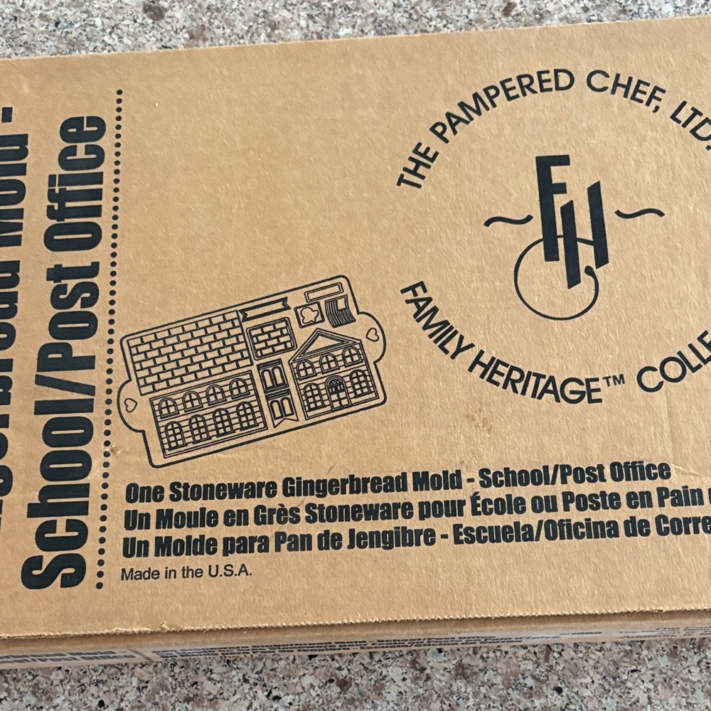 Pampered Chef Family Heritage Gingerbread Mold